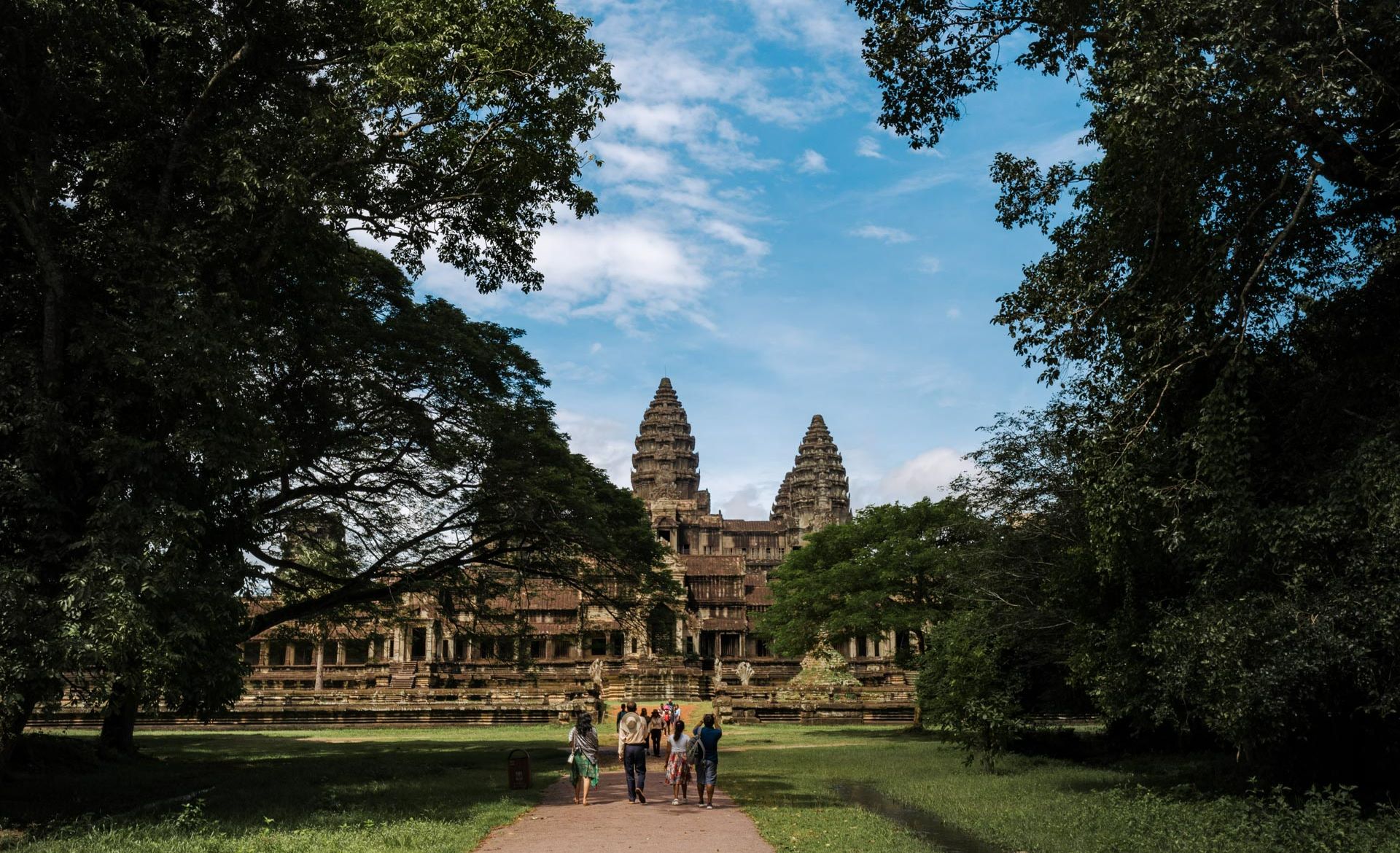 /fm/Files//Pictures/Ido Uploads/Asia/cambodia/All/Angkor Wat - Front Walkway RS.jpg